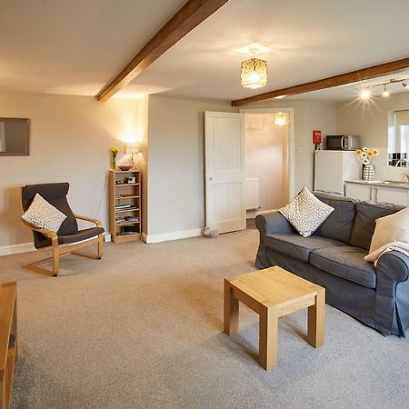 Host & Stay - Cosy Cottage Emley Extérieur photo