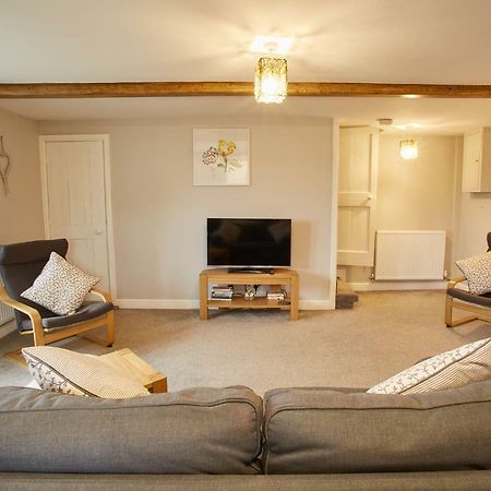 Host & Stay - Cosy Cottage Emley Extérieur photo
