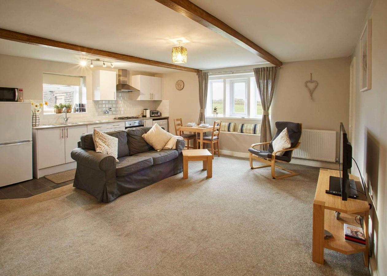 Host & Stay - Cosy Cottage Emley Extérieur photo